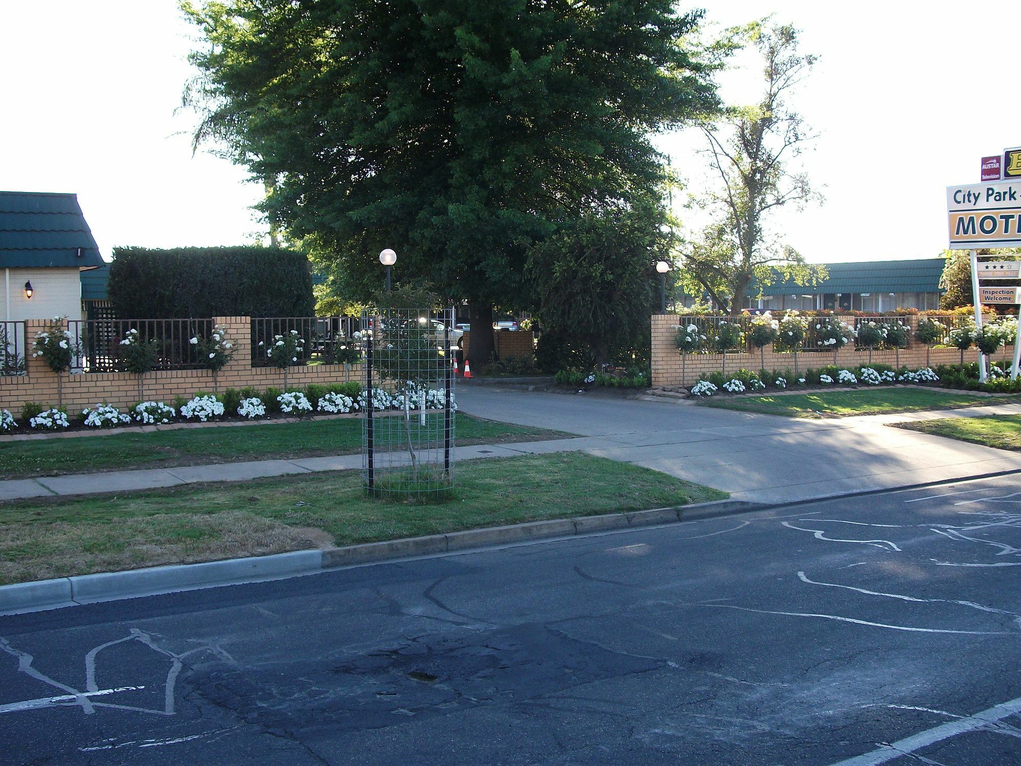 City Park Motel And Apartments Wagga Wagga Exterior photo